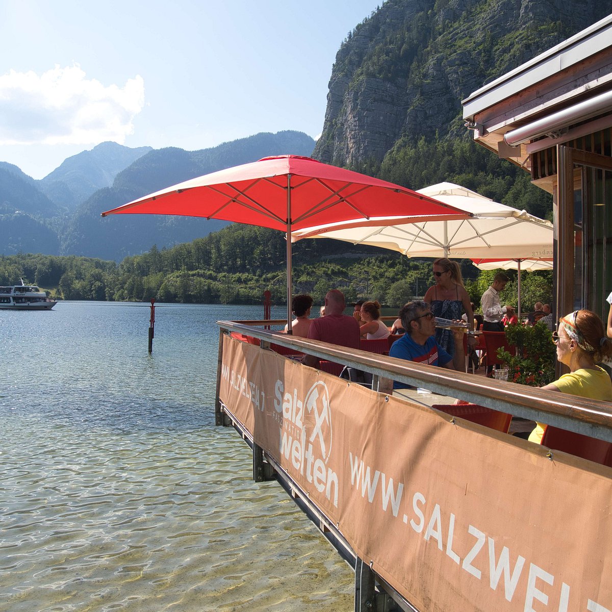 Guests dining on Seecafé’s terrace above Lake Hallstatt